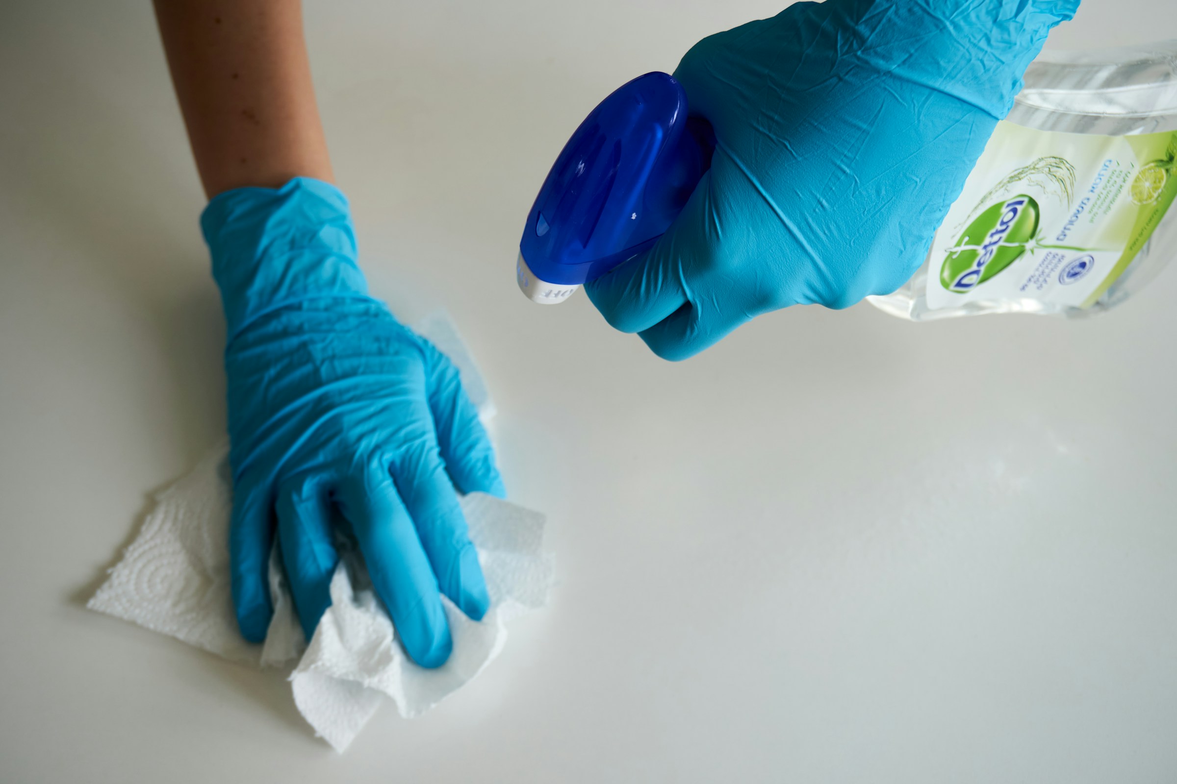 A person cleaning | Source: Unsplash