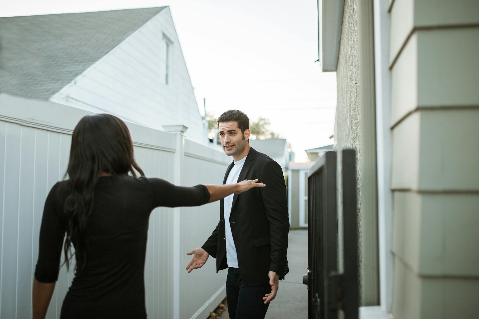 A woman yelling at a man | Source: Pexels