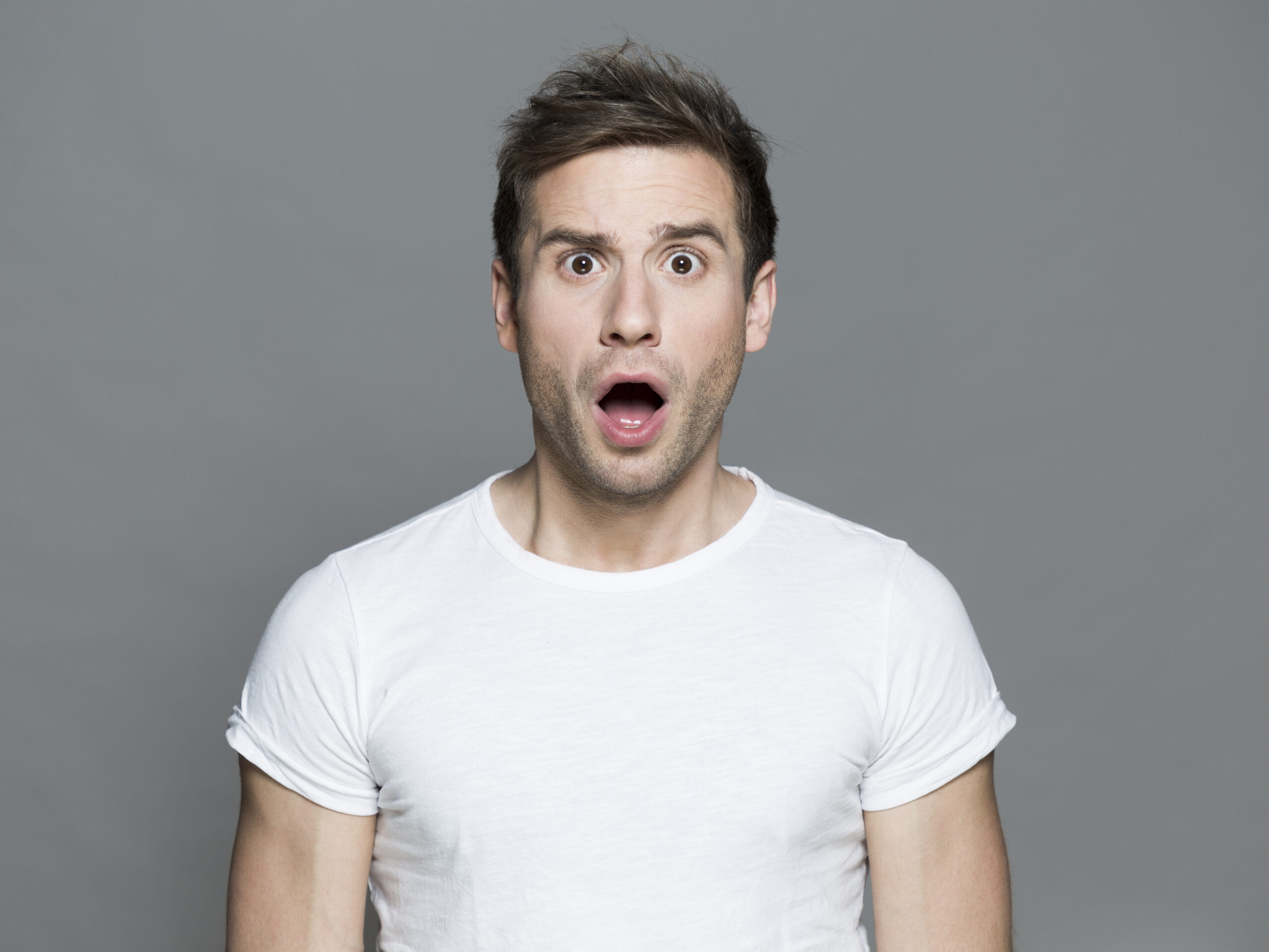 My Girlfriend Mocked My Anniversary Gift in Front of Her Friends – And It’s Not Even the Worst Part