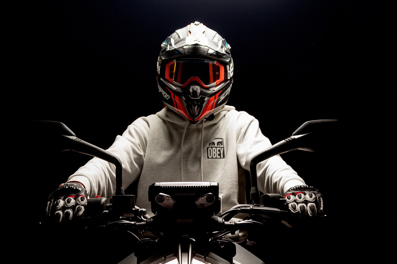 A person riding a motorcycle | Source: Pixabay