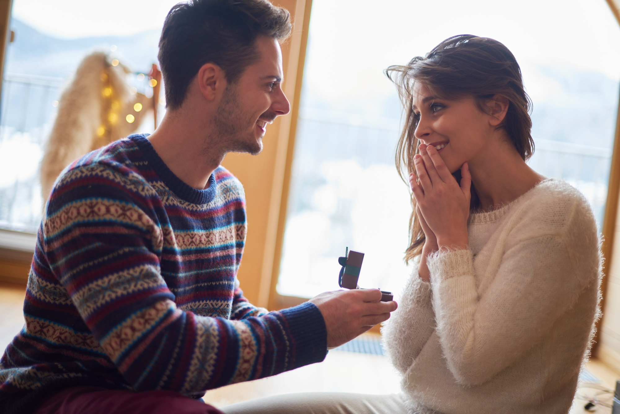A man proposing marriage to his woman | Source: Freepik