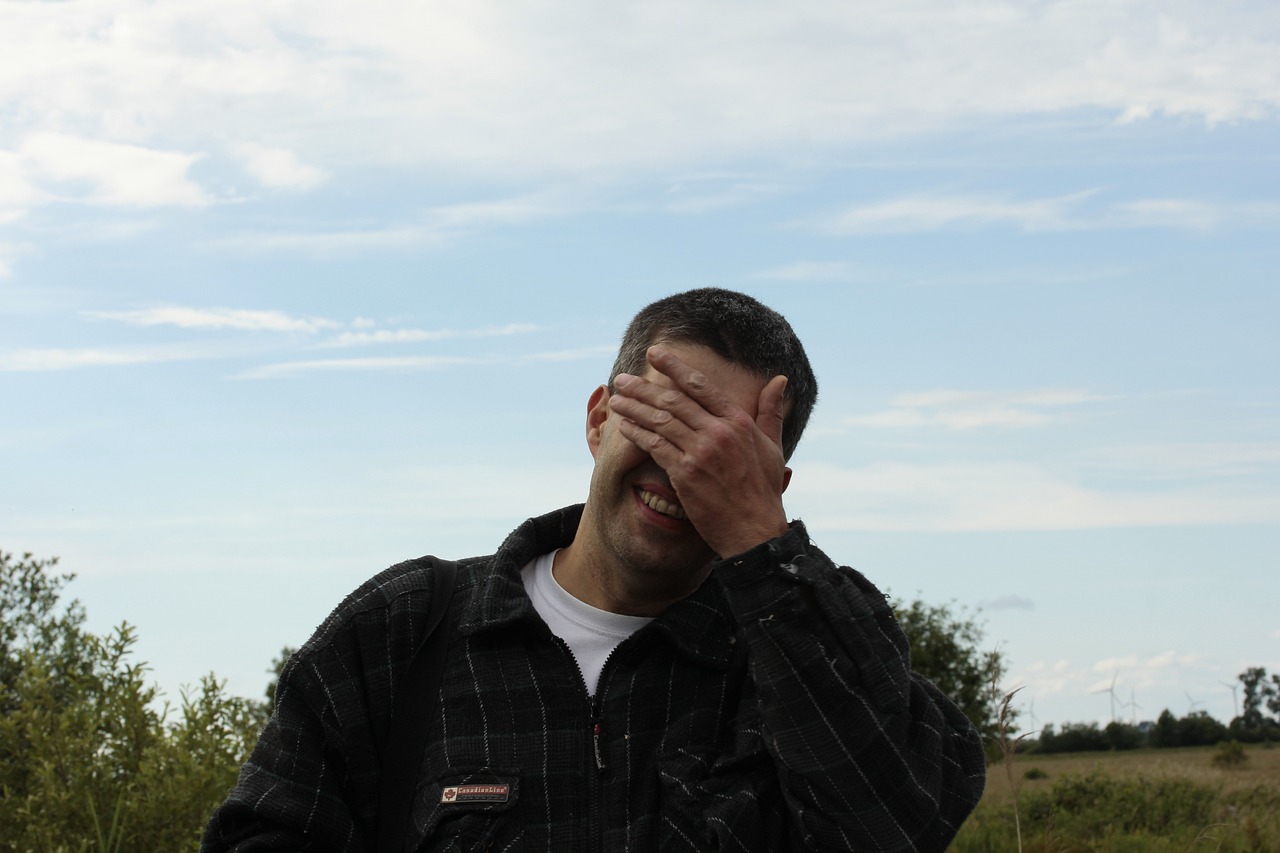 An embarrassed man with his hand over his eyes | Source: Pixabay