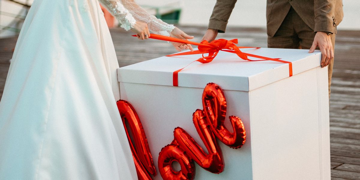 Heartbreaking Reveal: Wedding Shattered by Balloon Message