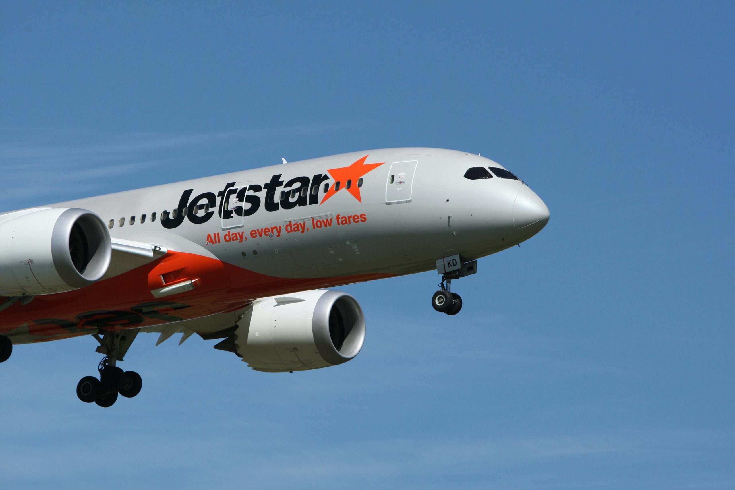 A Man Next to Me on the Plane Planned to Cheat on His Wife – I Devised a Plan to Expose Him