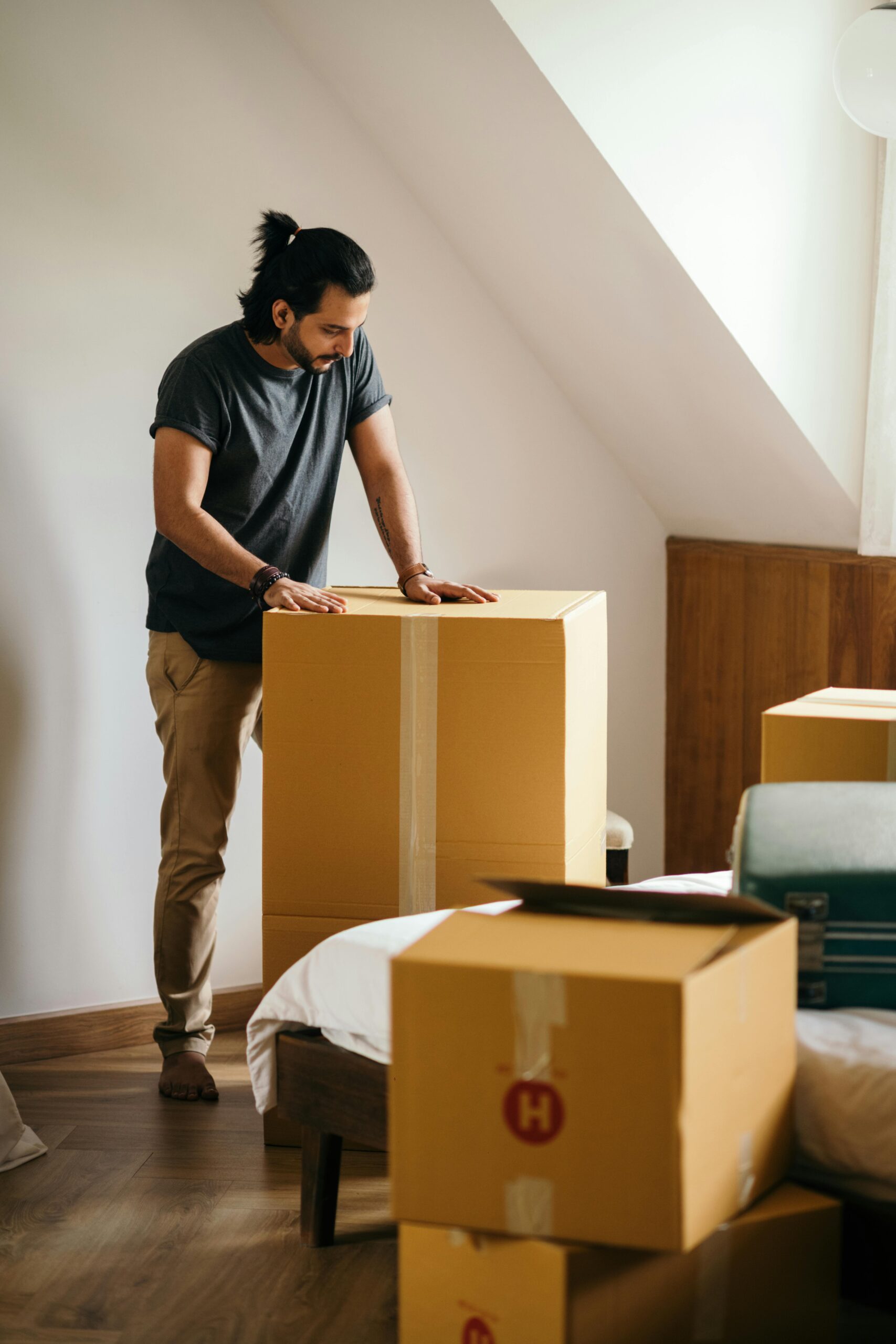 My Girlfriend Mocked My Anniversary Gift in Front of Her Friends – And It’s Not Even the Worst Part
