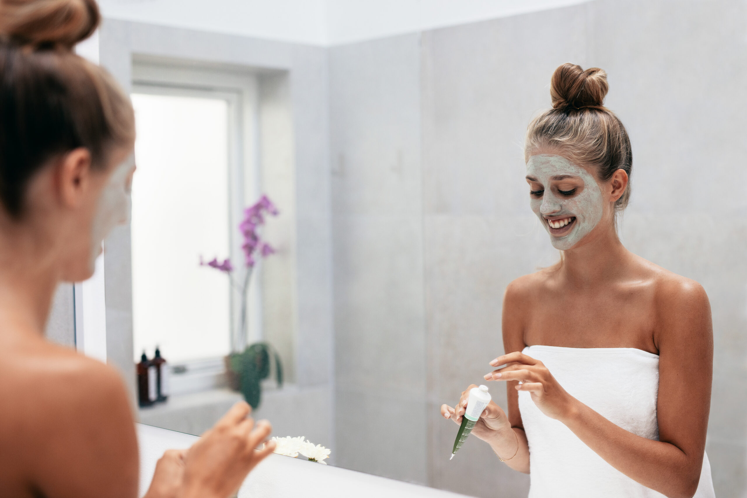 A woman getting a spa treatment | Source: Shutterstock