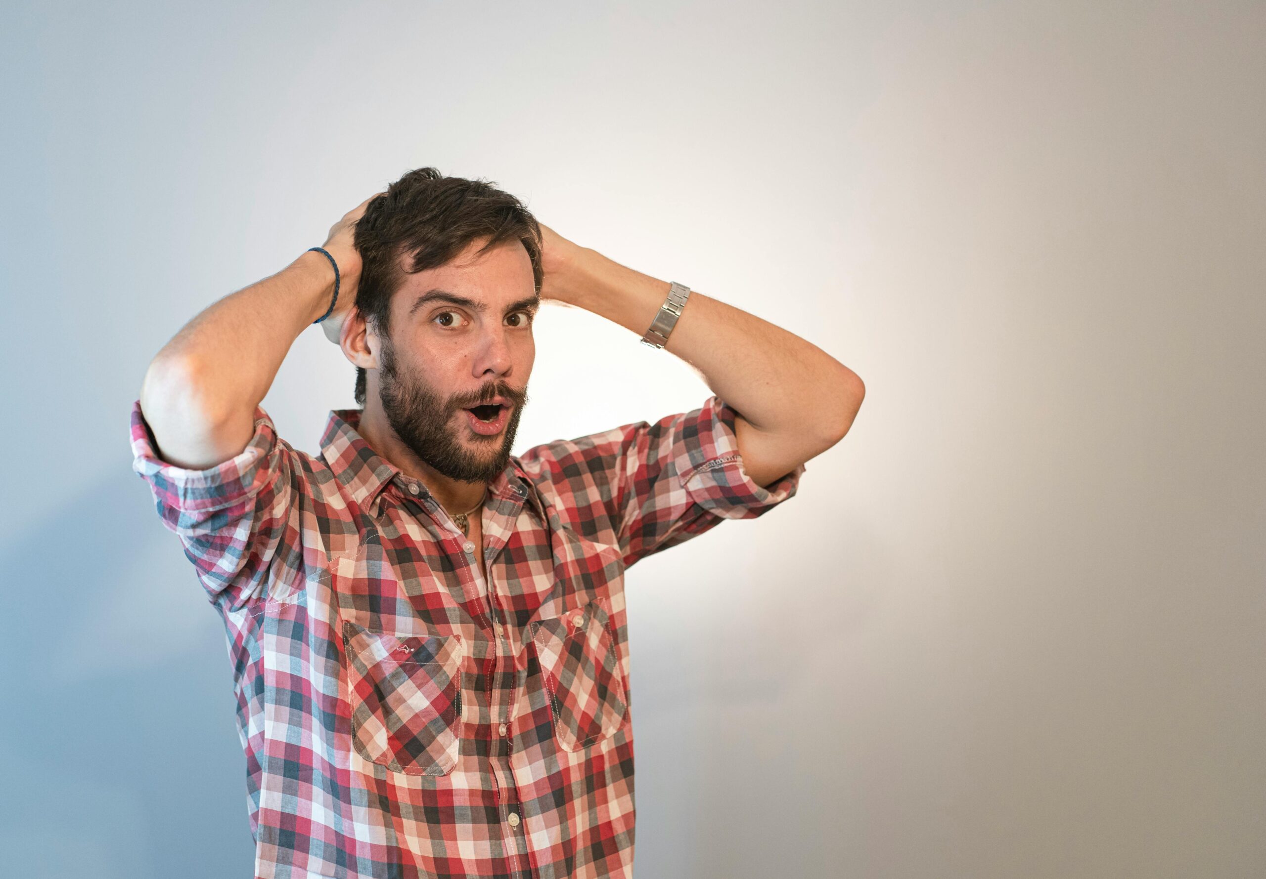 A man reacting in shock | Source: Pexels