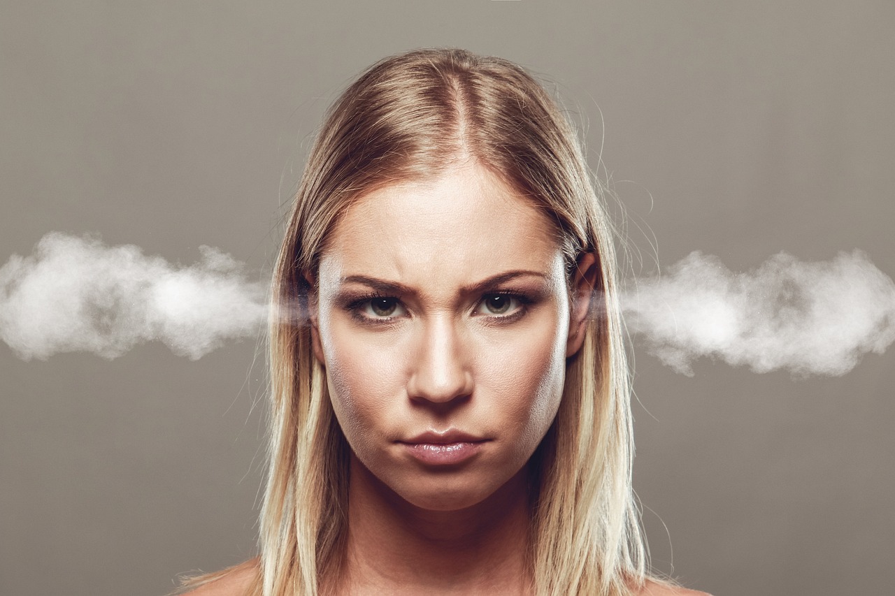 An angry woman with steam coming out of her ears | Source: Pixabay