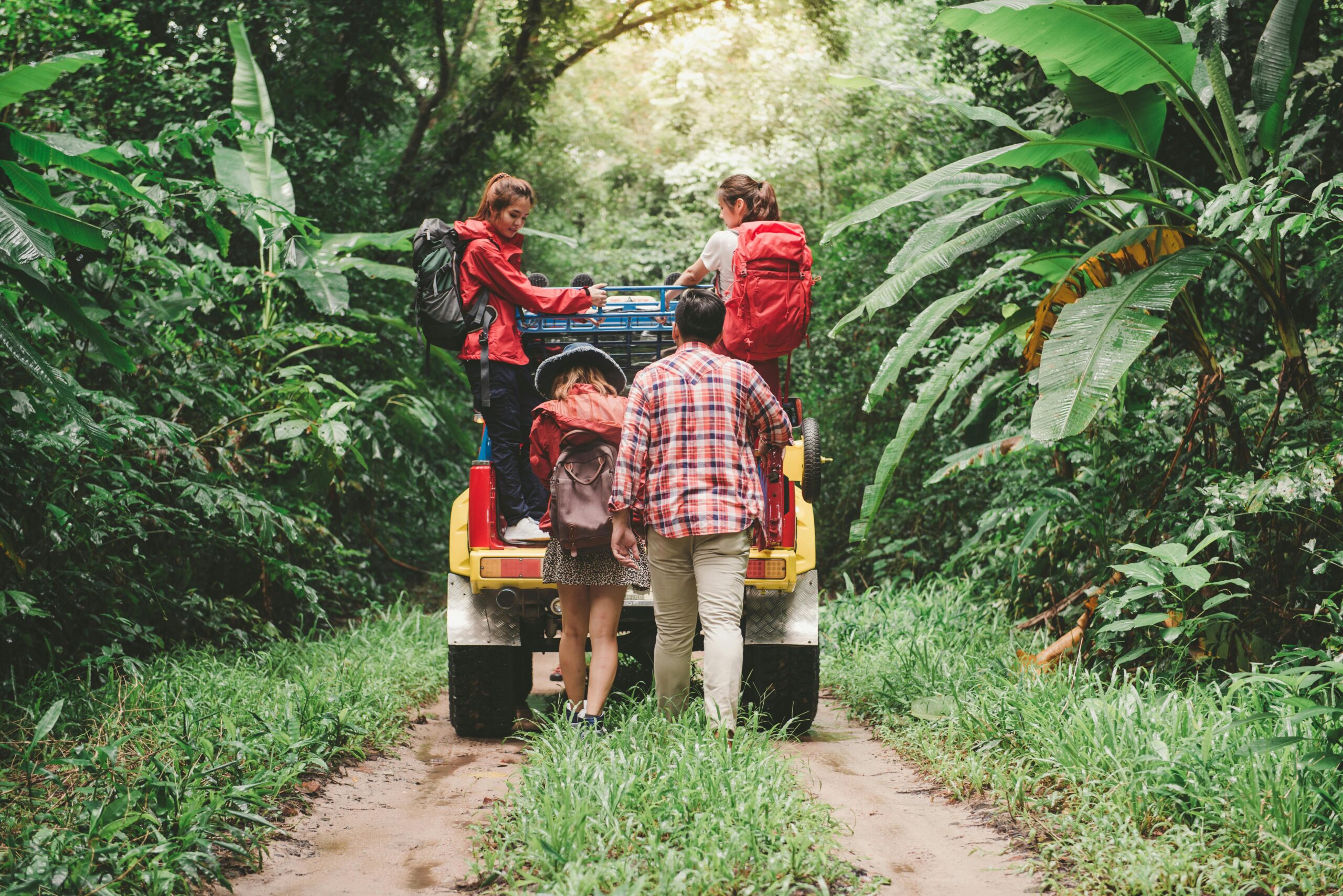 Friends on a road trip | Source: Pexels