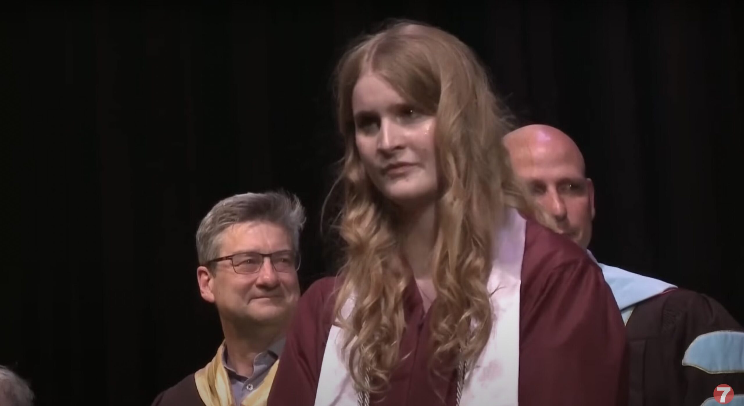Idaho High School Graduate Refuses to Shake Superintendent’s Hand & Drops a Book at His Feet — She Explains Her Act