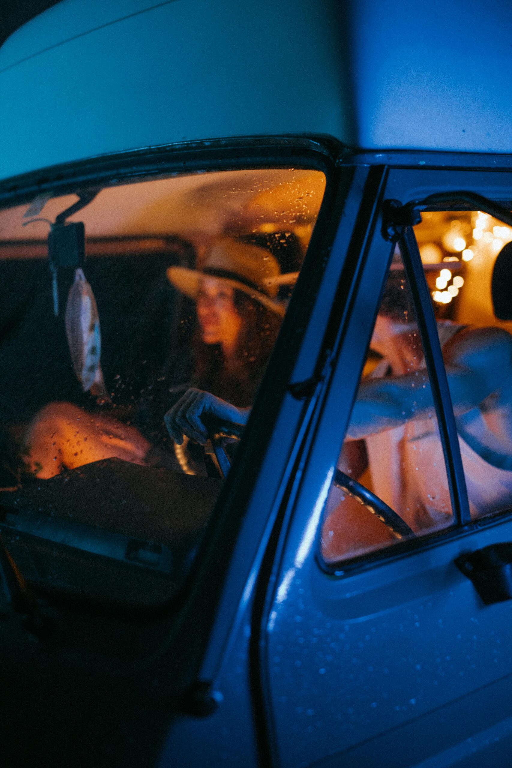 A couple driving together | Source: Pexels