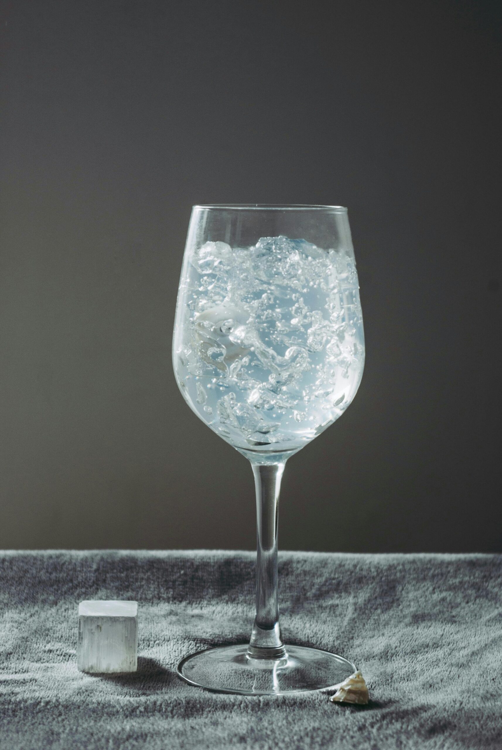 A crystal wineglass | Source: Pexels