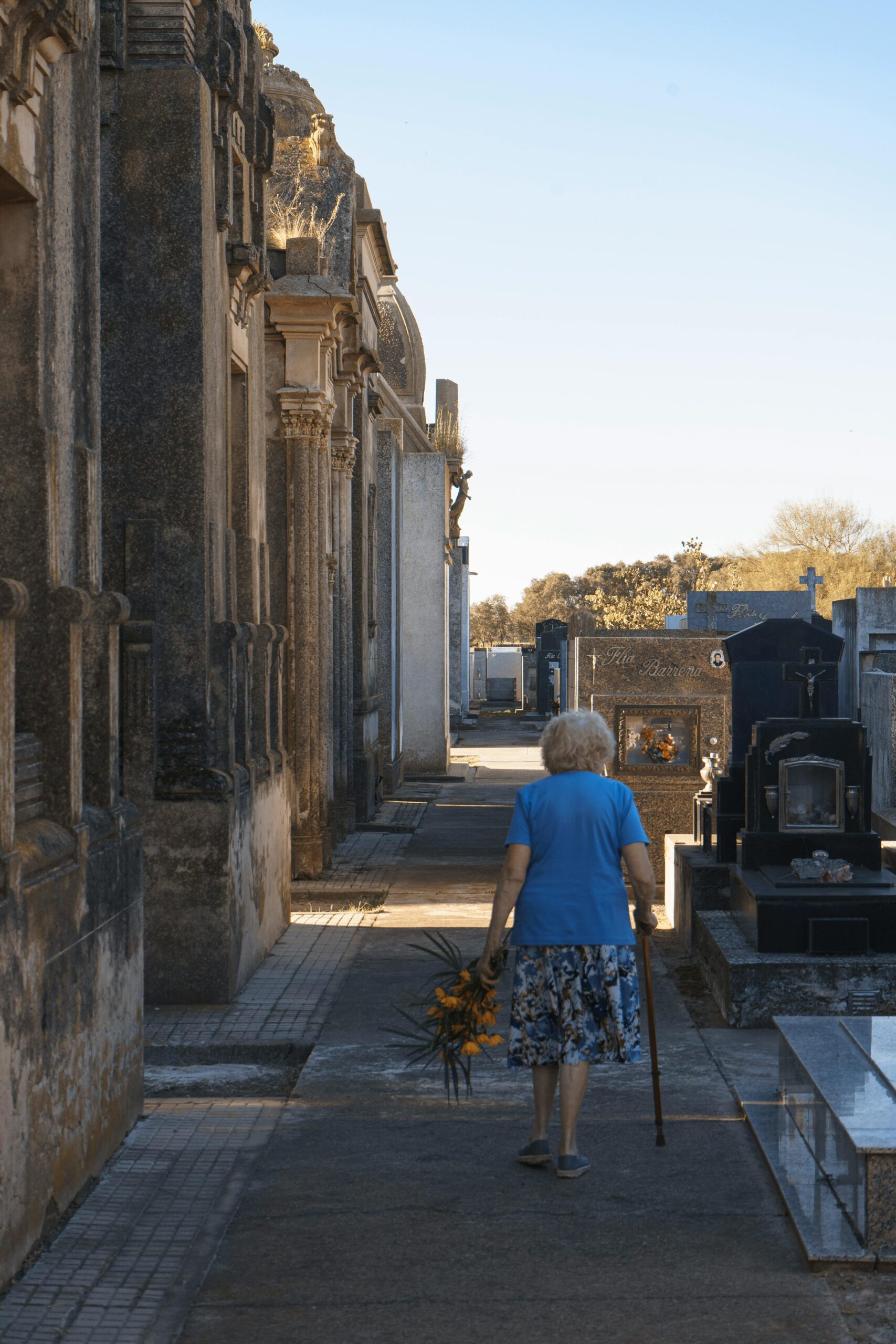 An elderly woman walking with the help of a cane | Source: Pexels