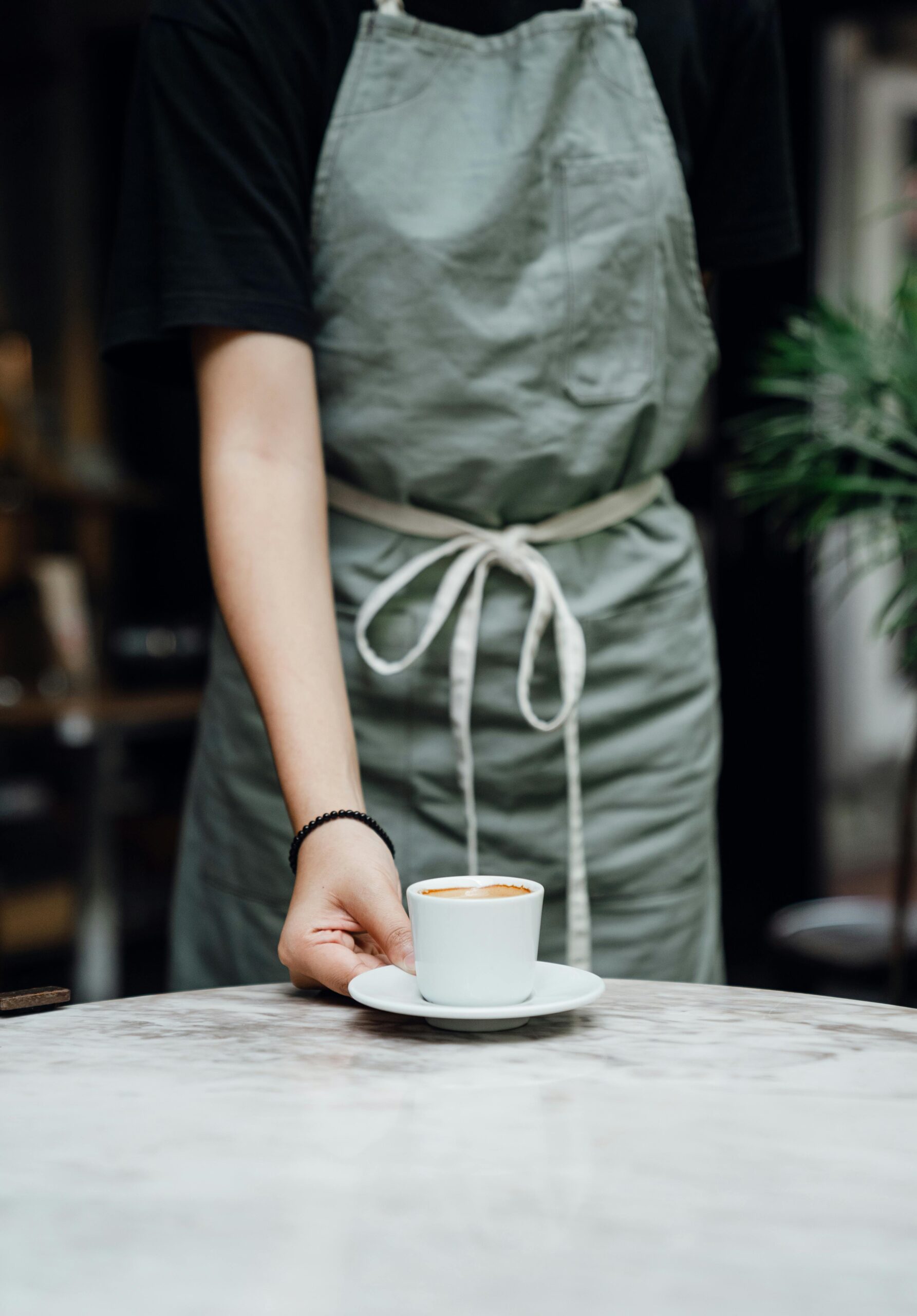 Waitress Helps Bankrupt Boyfriend Get Back on His Feet, Only to Discover He Has a Second Phone — Story of the Day