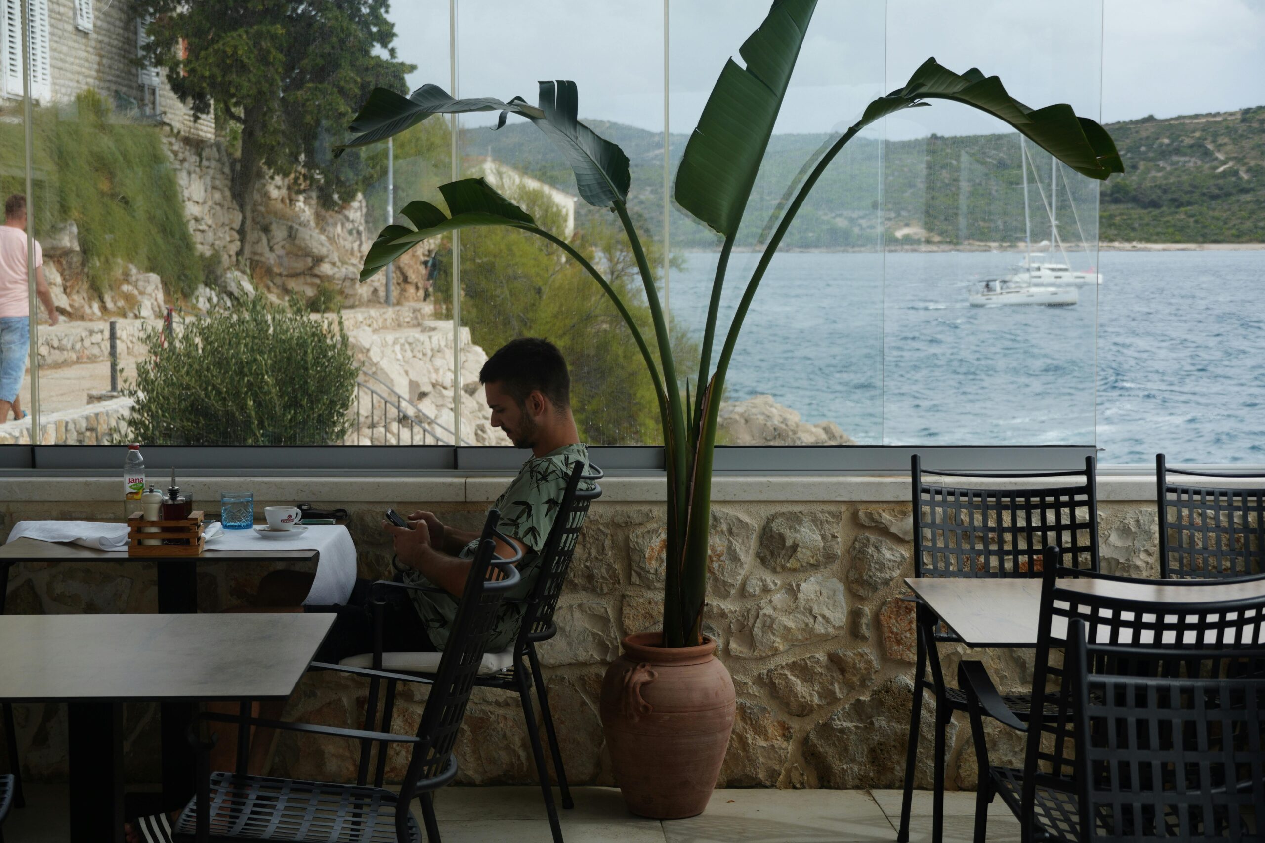 A man sitting at a restaurant | Source: Pexels