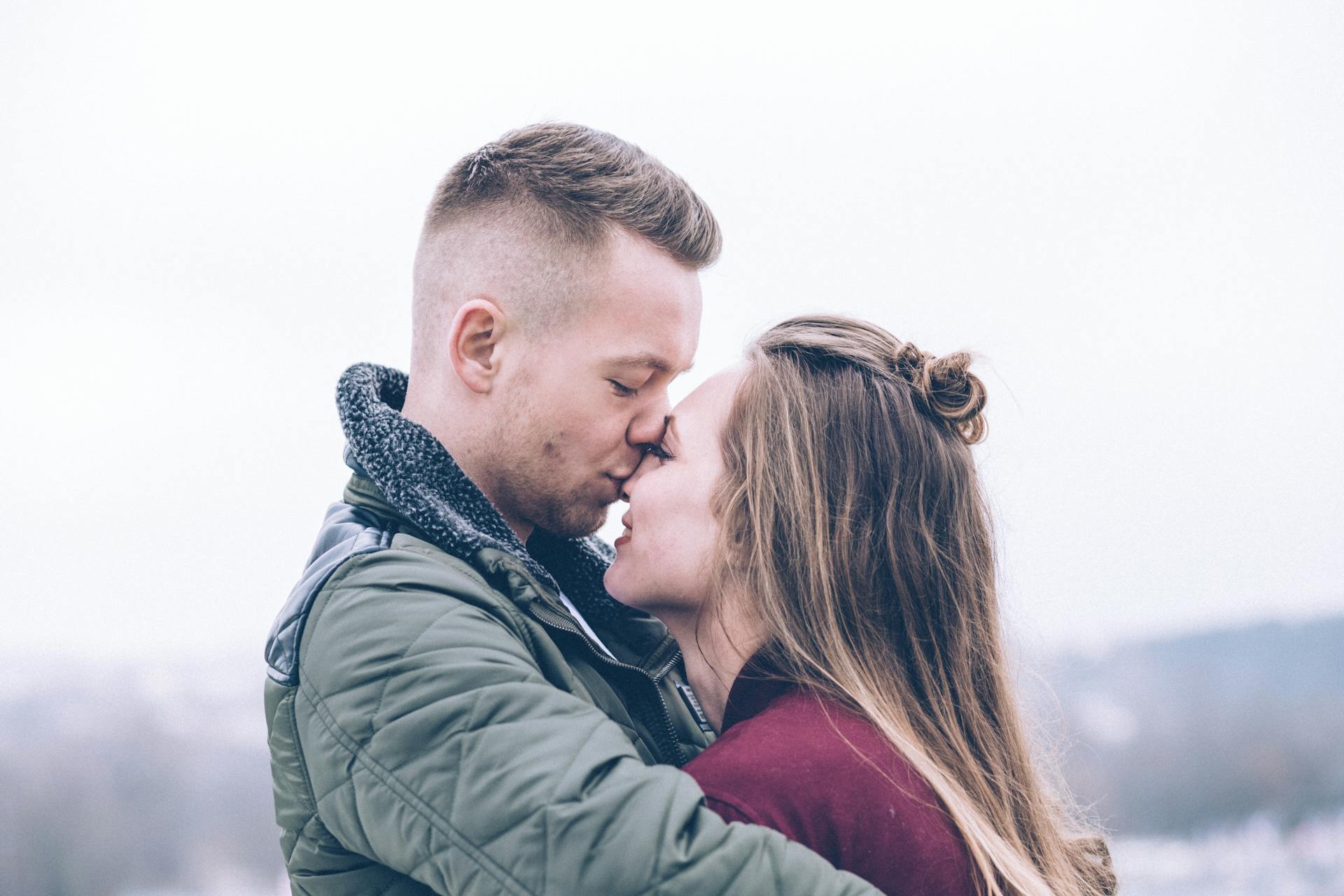 My Girlfriend Mocked My Anniversary Gift in Front of Her Friends – And It’s Not Even the Worst Part