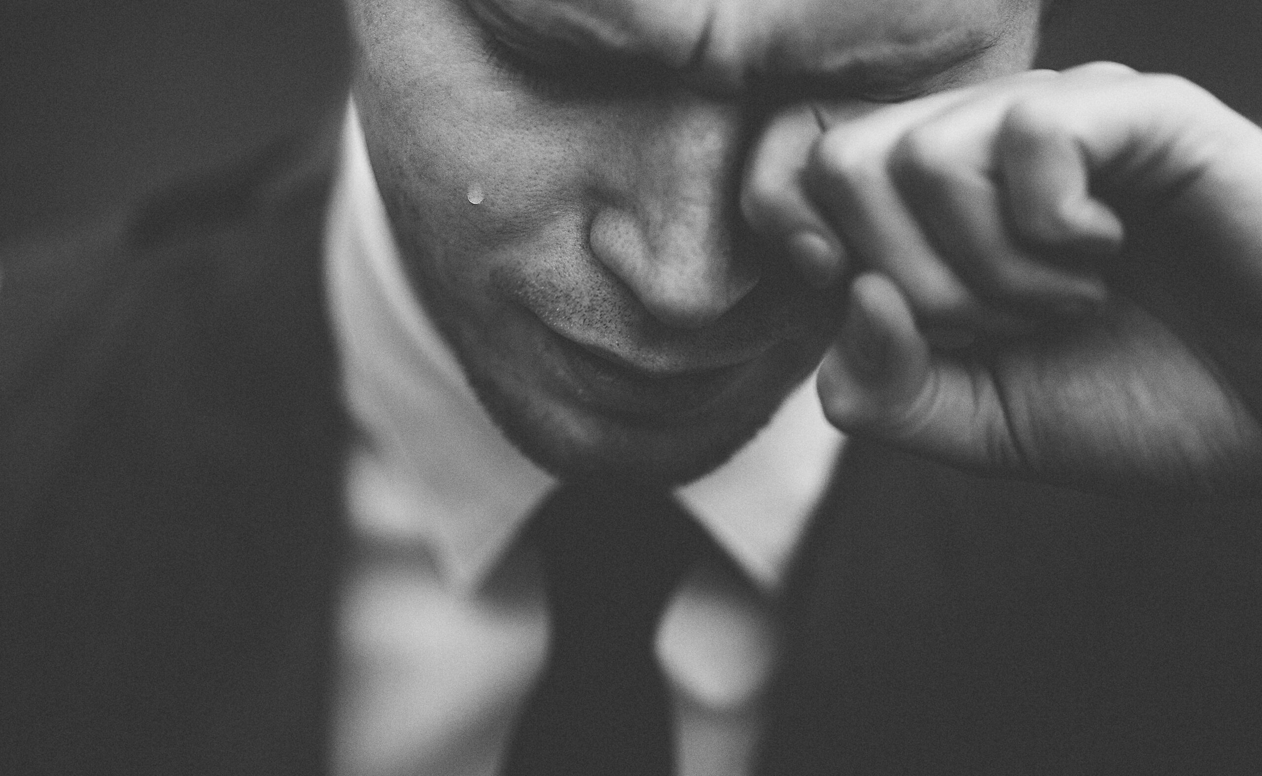 A man wiping his tears | Source: Unsplash.com