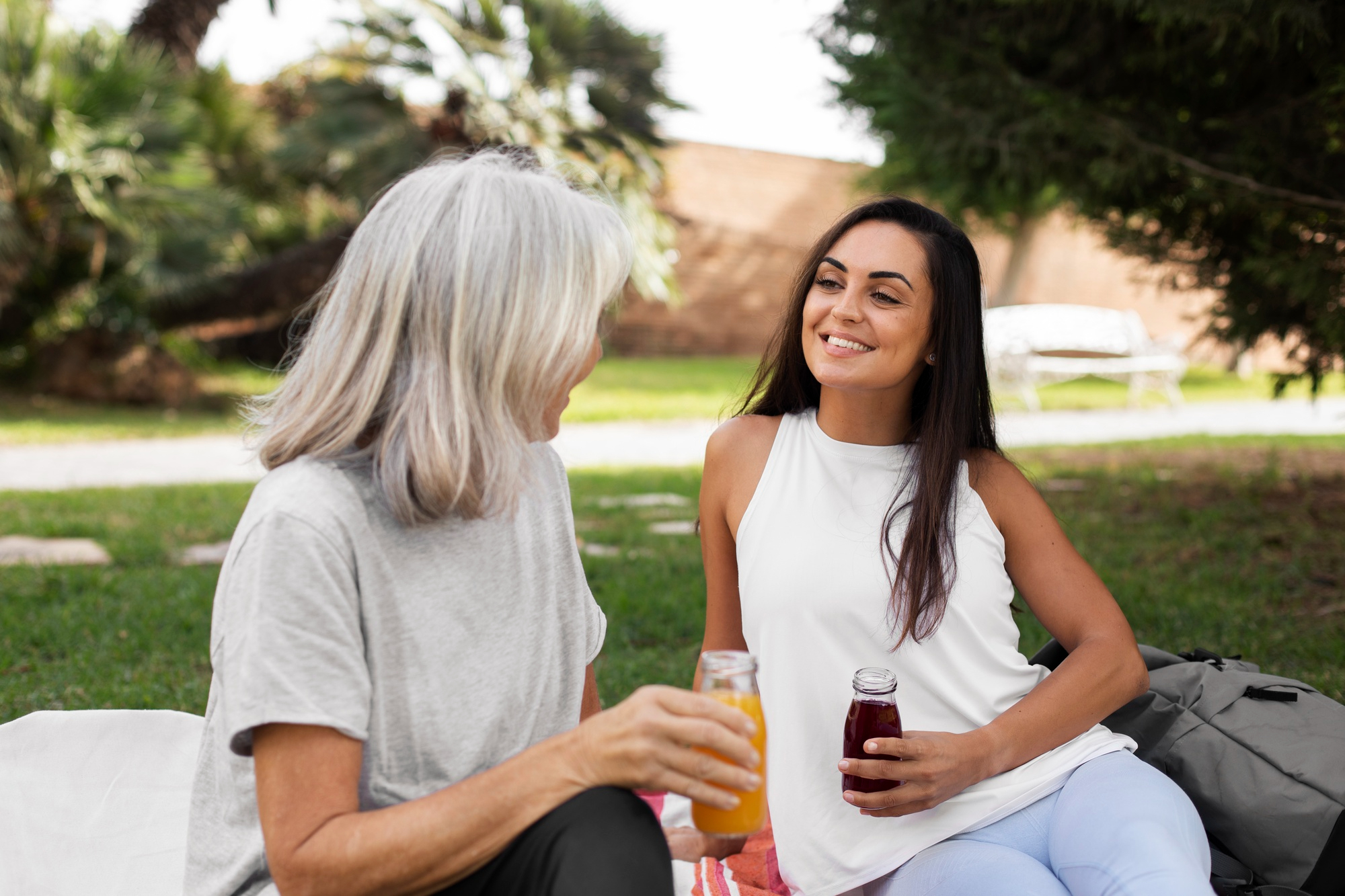 An older and younger woman having a conversation | Source: Freepik