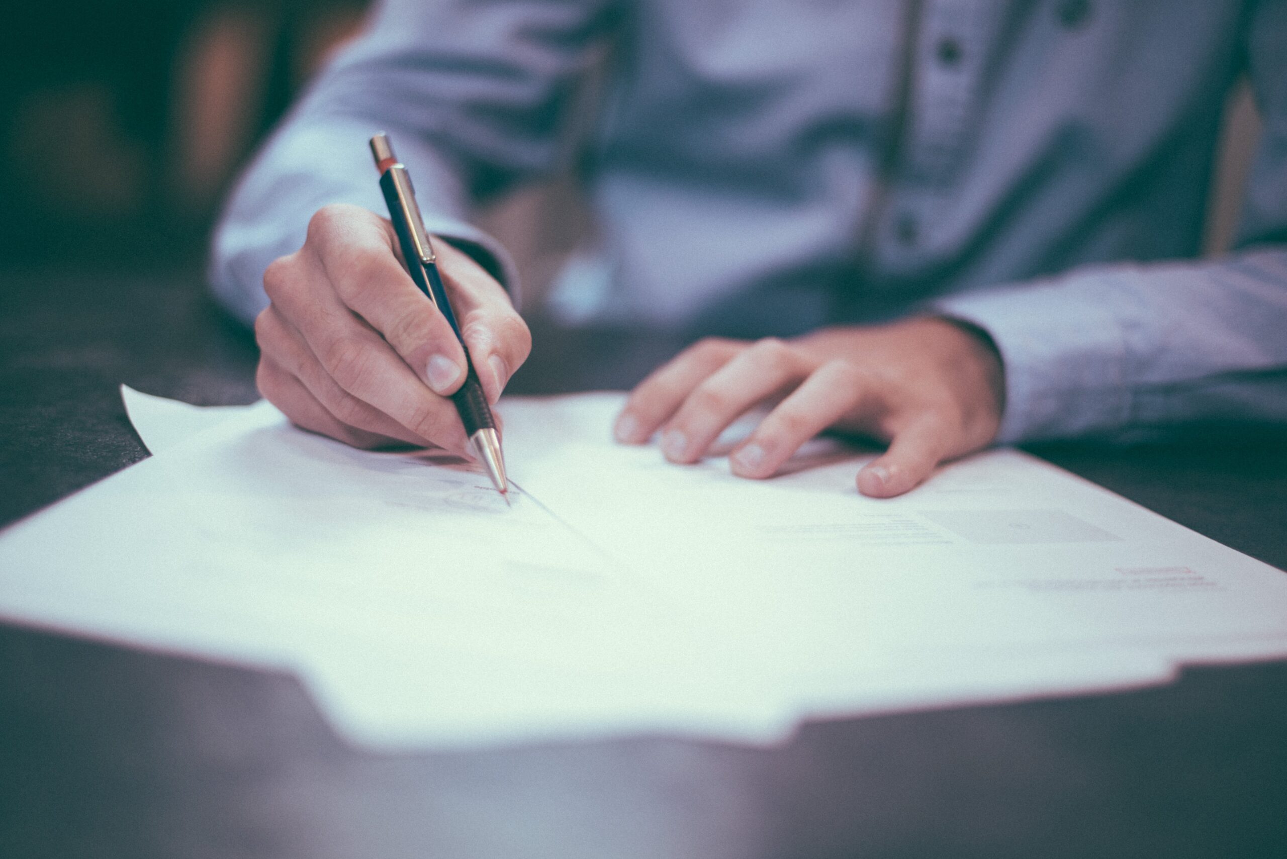 A man writing | Source: Unsplash.com