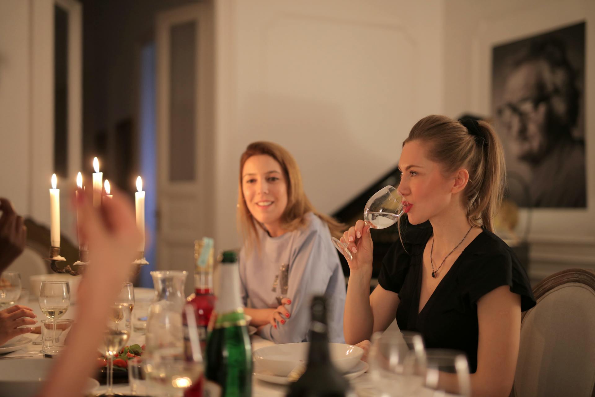 My Girlfriend Mocked My Anniversary Gift in Front of Her Friends – And It’s Not Even the Worst Part