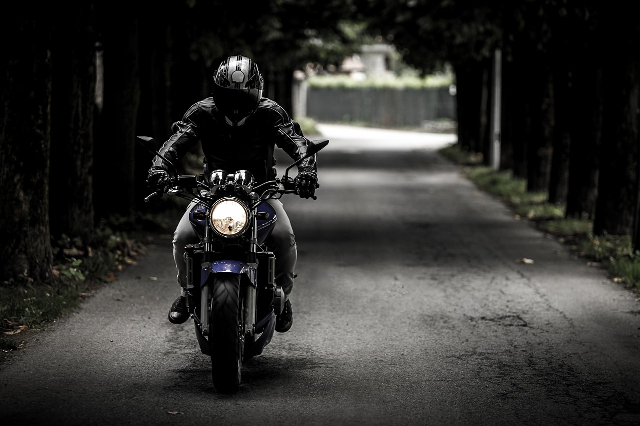 A person on a motorcycle | Source: Pixabay