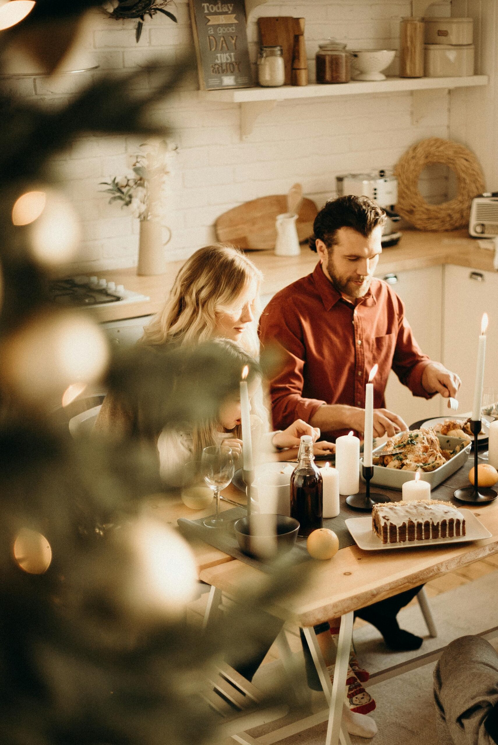 Man and blonde woman | Source: Pexels