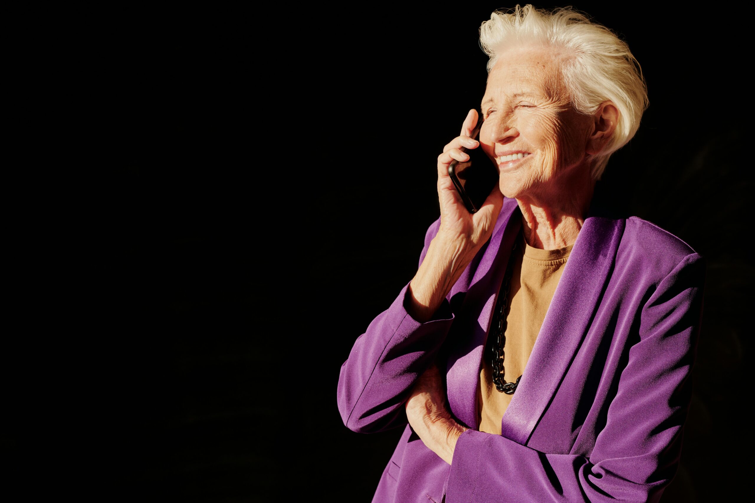 The woman on a phone call | Source: Pexels