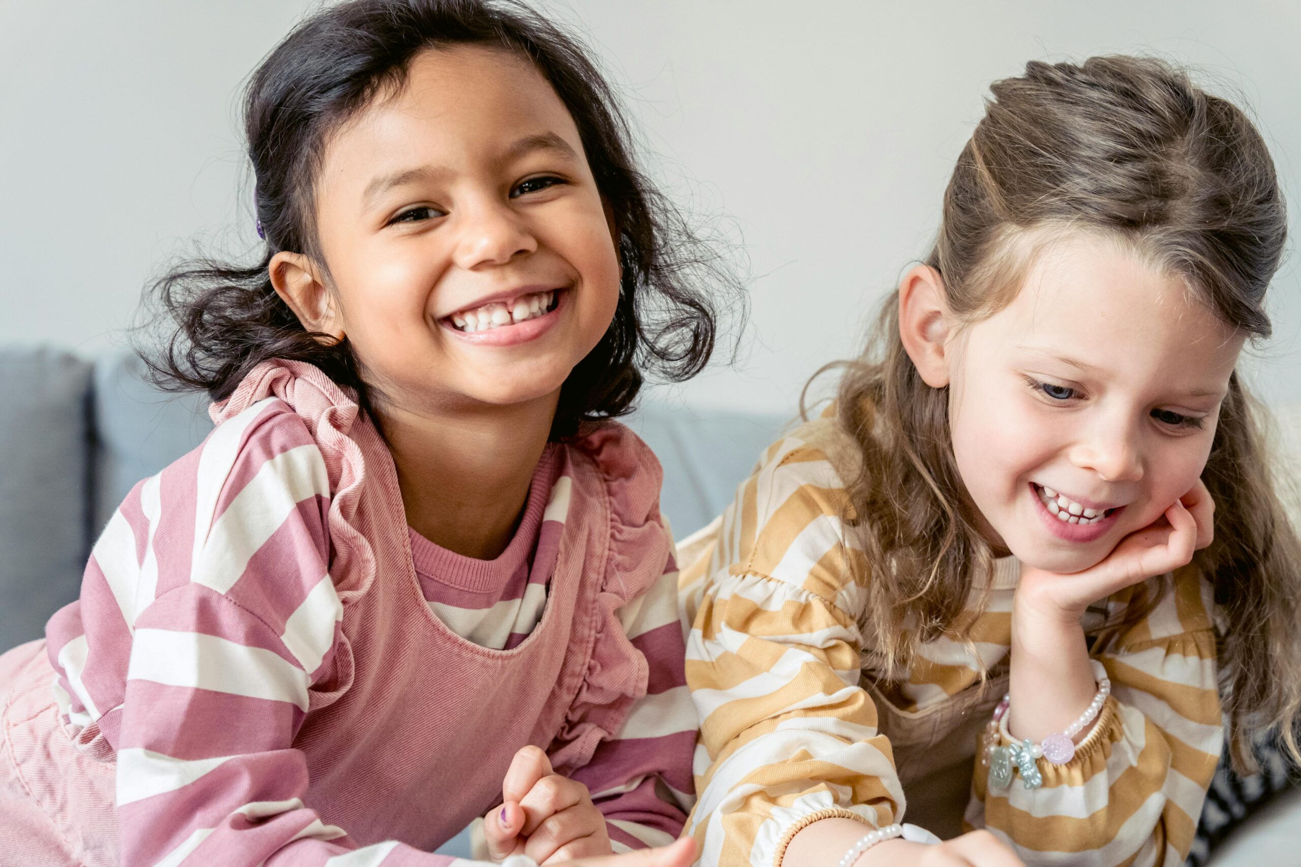 Two happy girls playing together | Source: Pexels