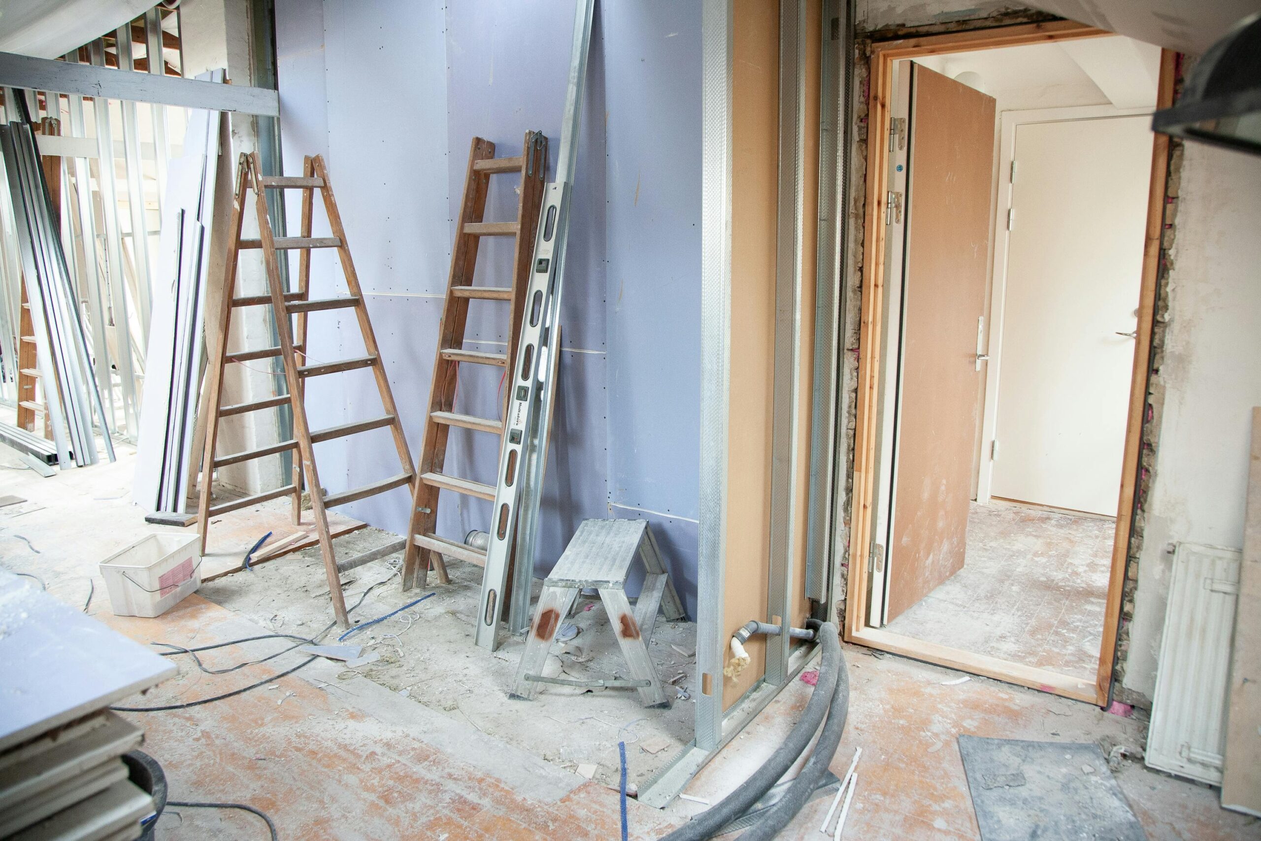 Builders Destroy Concrete Driveway They Built After Homeowner Refuses to Pay