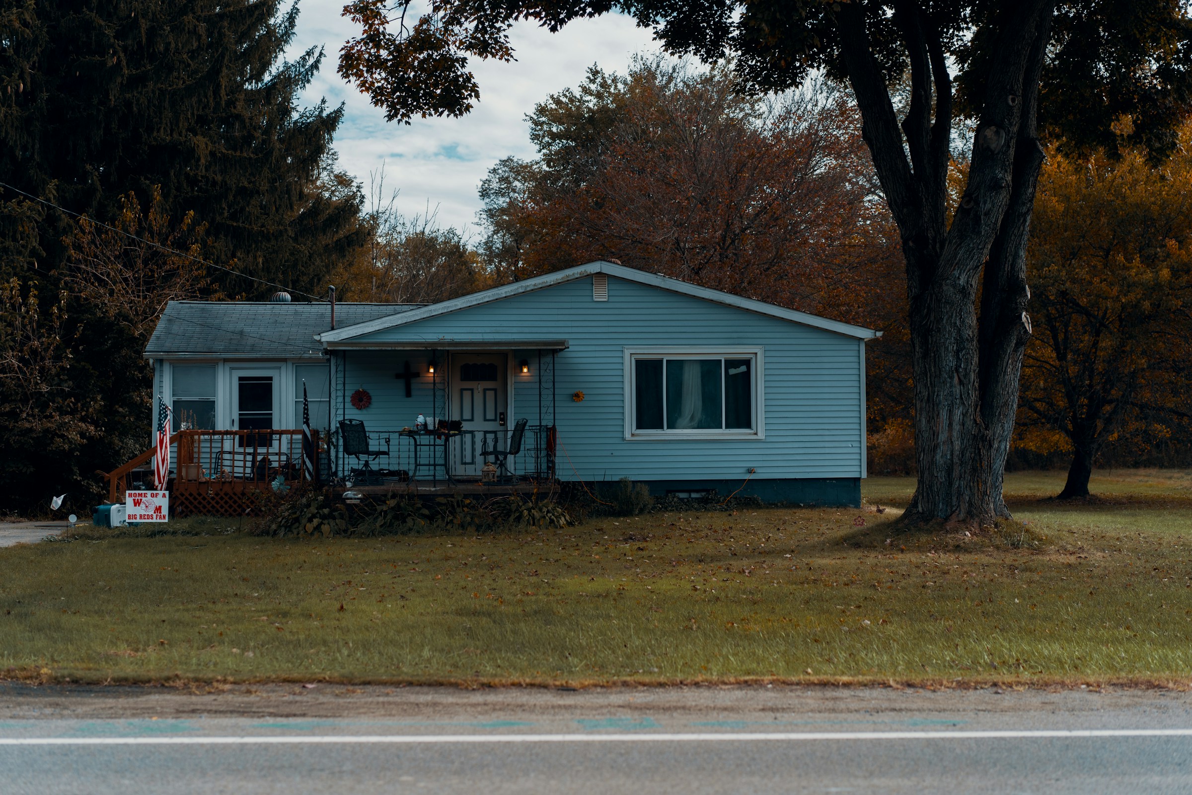 A blue house | Source: Unsplash