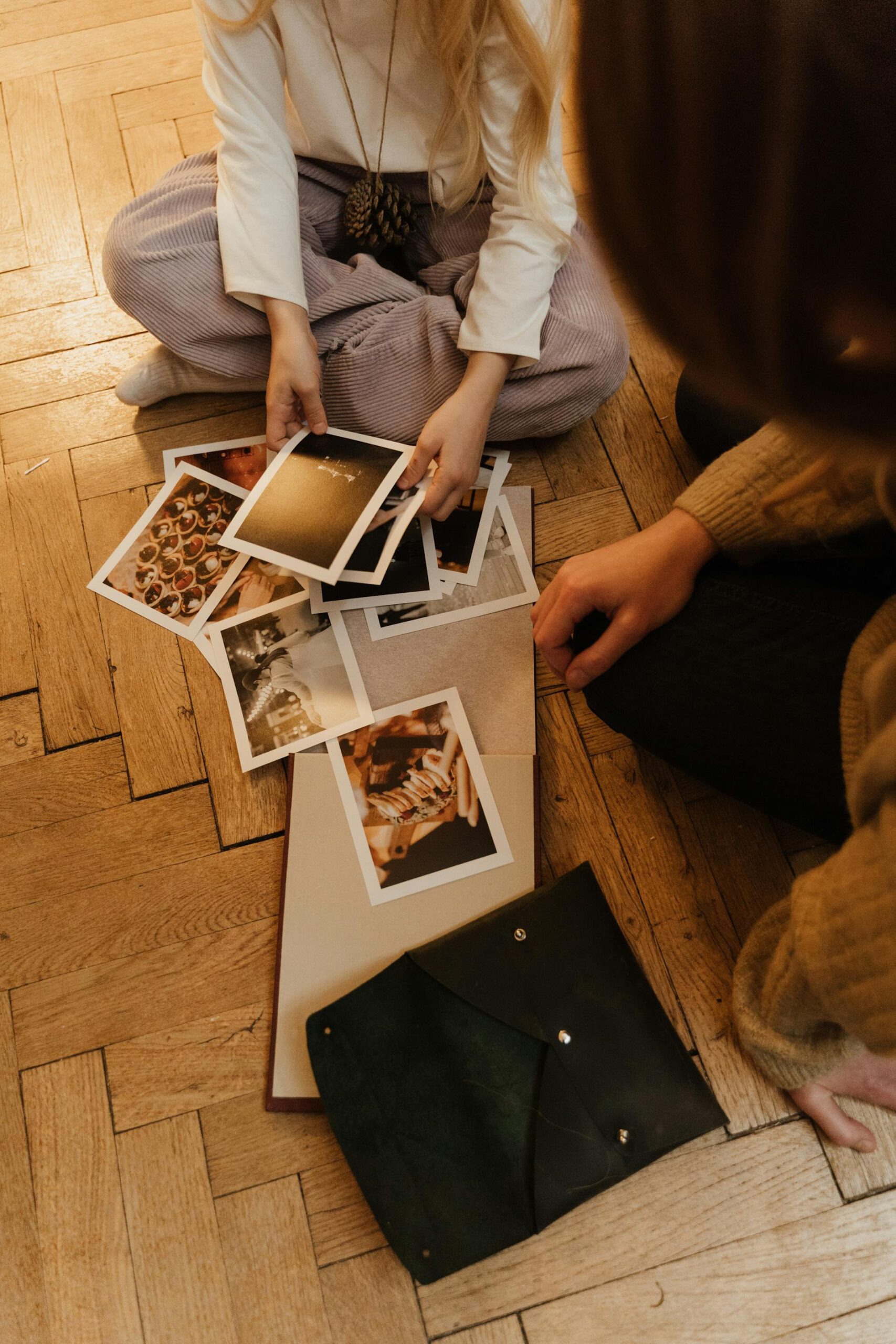 My Girlfriend Mocked My Anniversary Gift in Front of Her Friends – And It’s Not Even the Worst Part