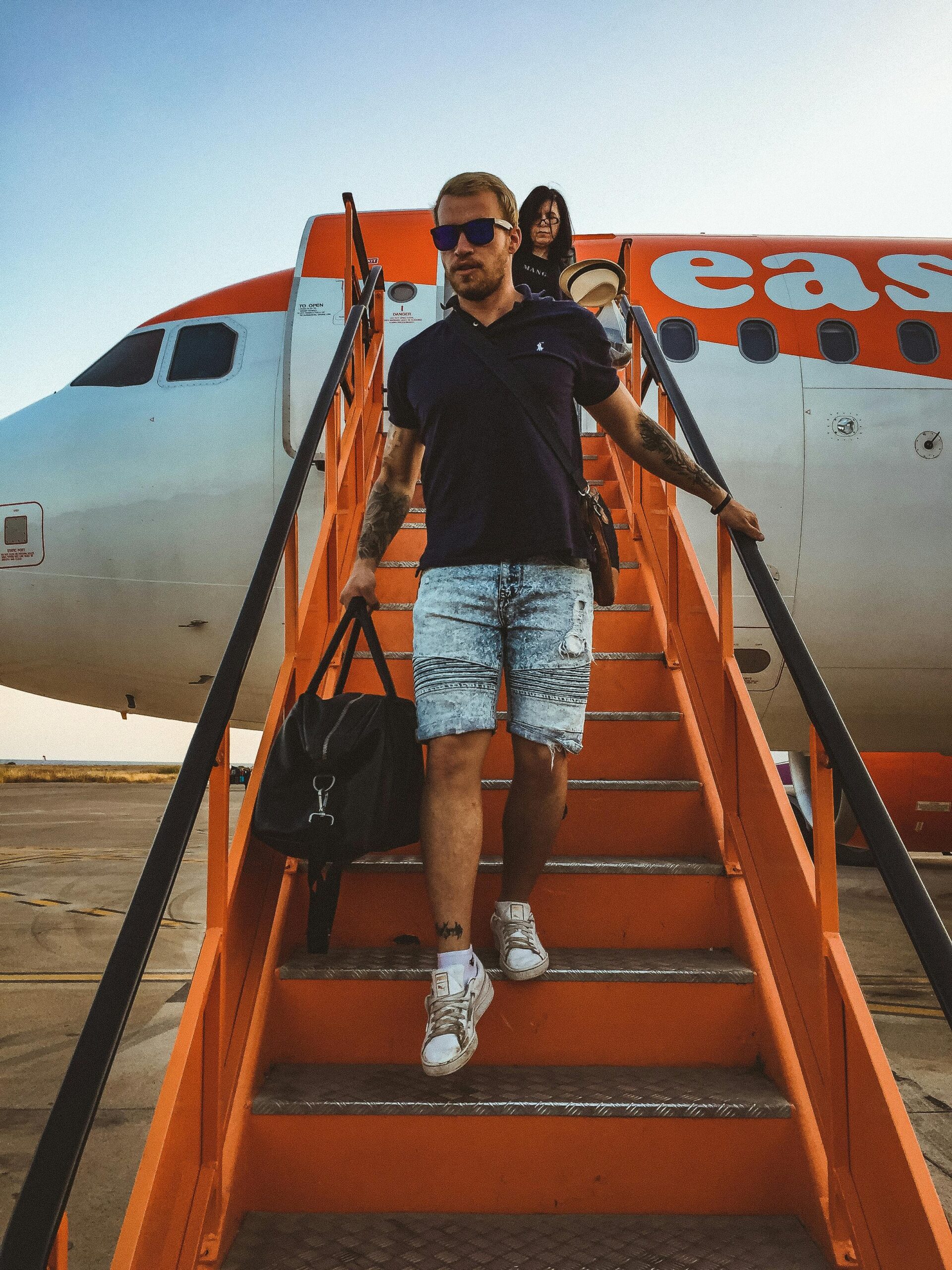 A Man Next to Me on the Plane Planned to Cheat on His Wife – I Devised a Plan to Expose Him
