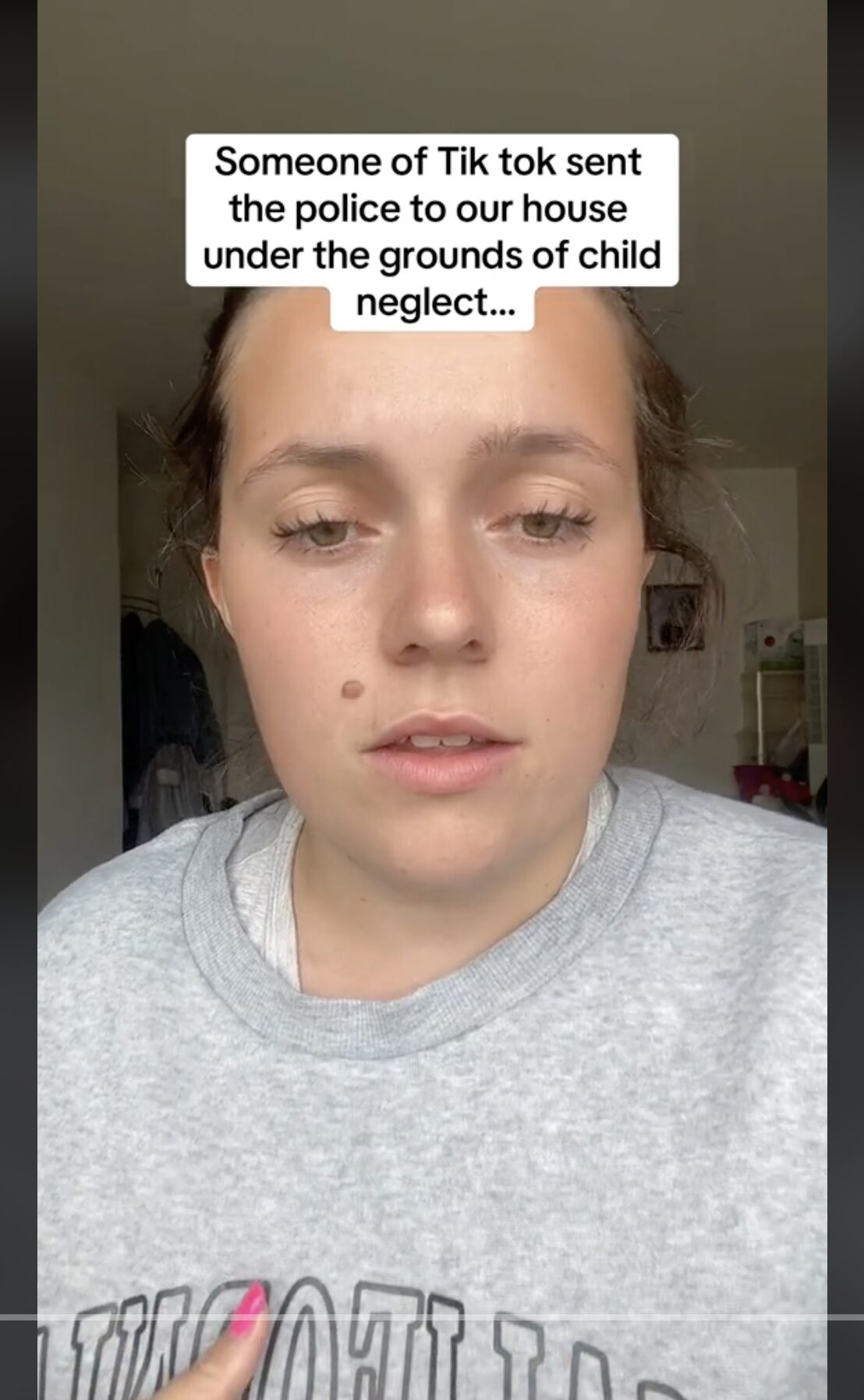 Mom of 4 Faces Police in Her Home after Her Videos Go Viral — People Rally in Her Defense