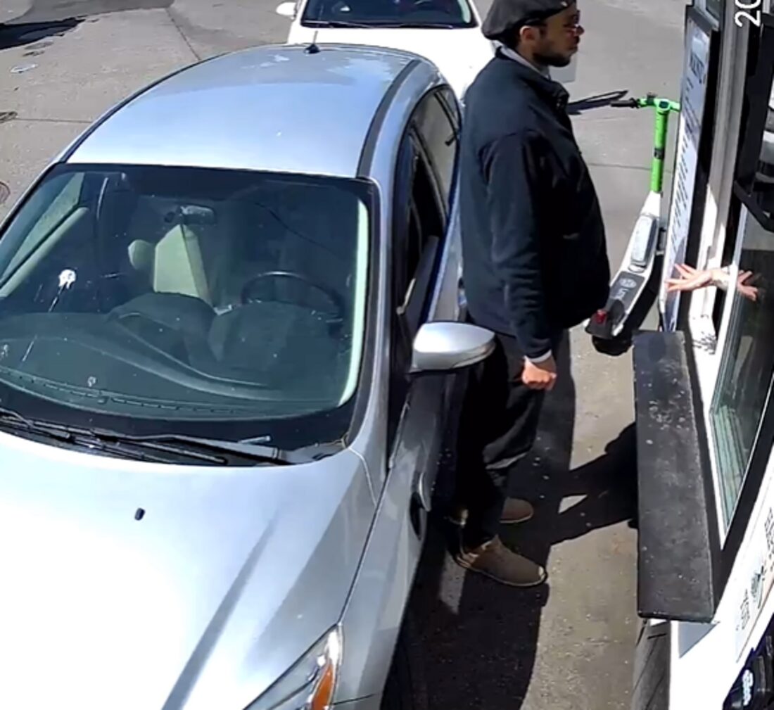 Young Barista Smashes Customer’s Windshield with a Hammer — People Praise Her after Finding out Why She Did It
