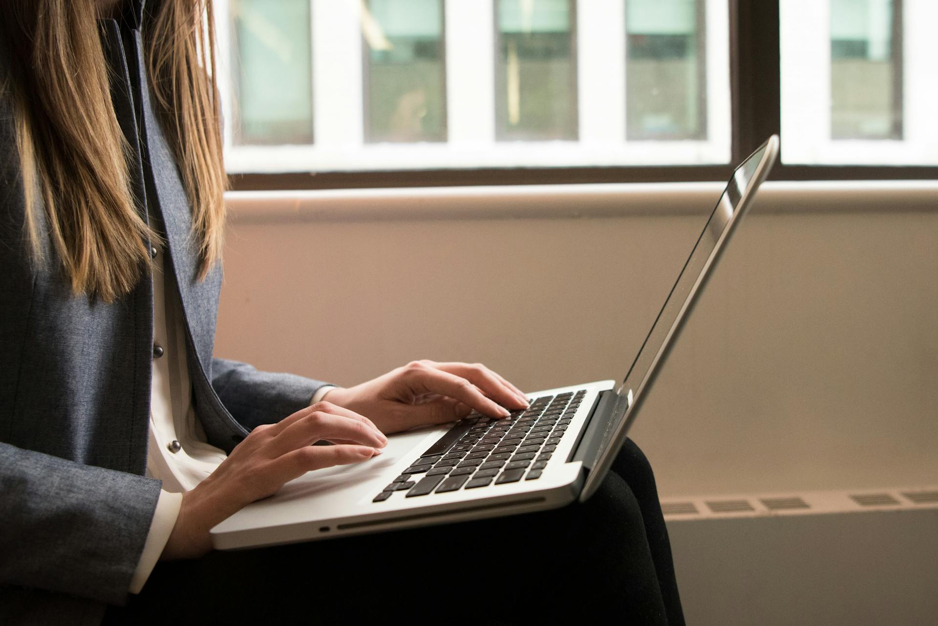 Rich Hotel Guest Humiliated Me before His Young Girlfriend — As the Receptionist, I Taught Them a Harsh Lesson