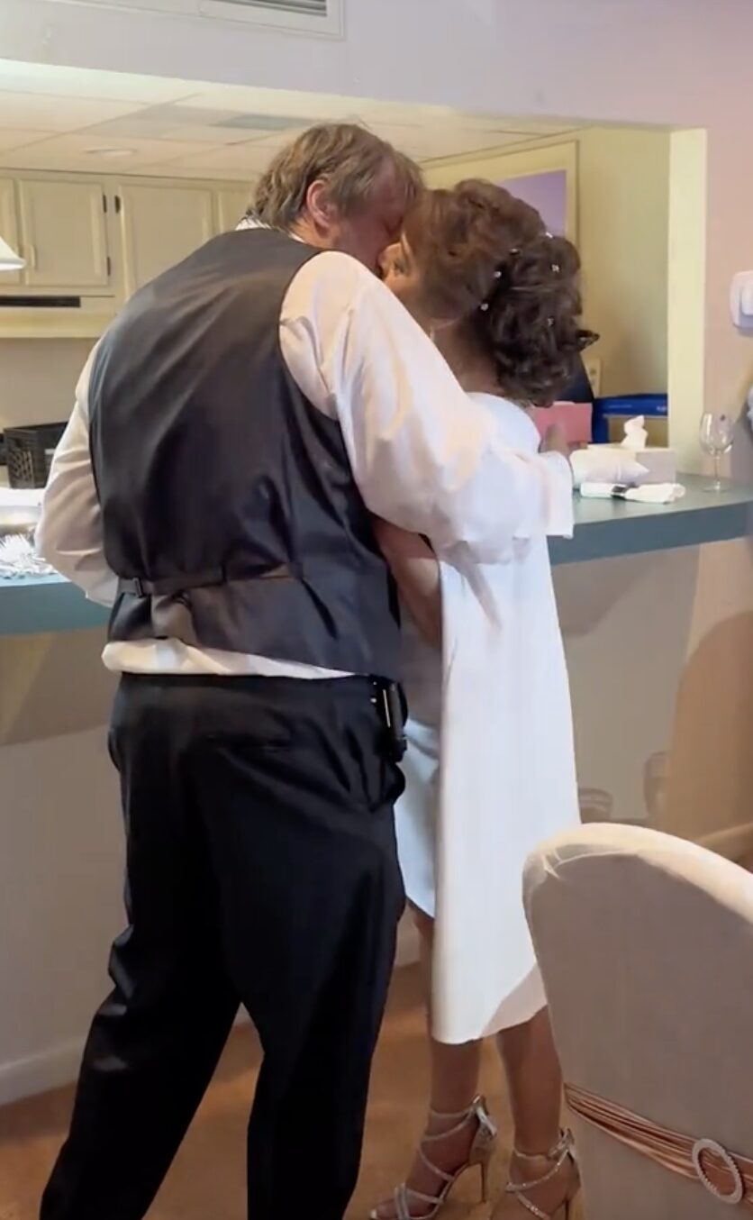 80-Year-Old Bride Wows People in Wedding Dress before Marrying 60-Year-Old Fiancé – Her Look Shocks Everyone