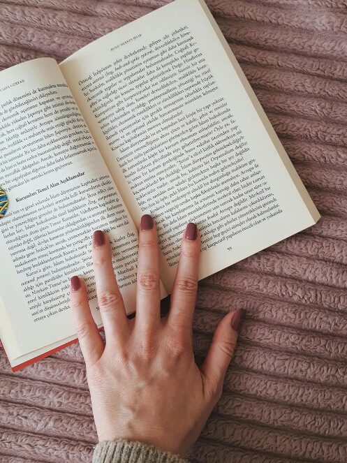 33-Year-Old Virgin Shares 12 Rules Men Must Follow to Sleep with Her
