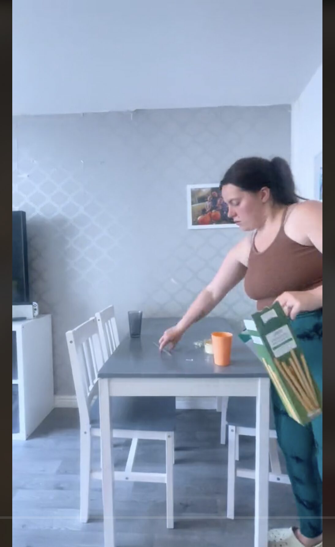 Mom of 4 Faces Police in Her Home after Her Videos Go Viral — People Rally in Her Defense
