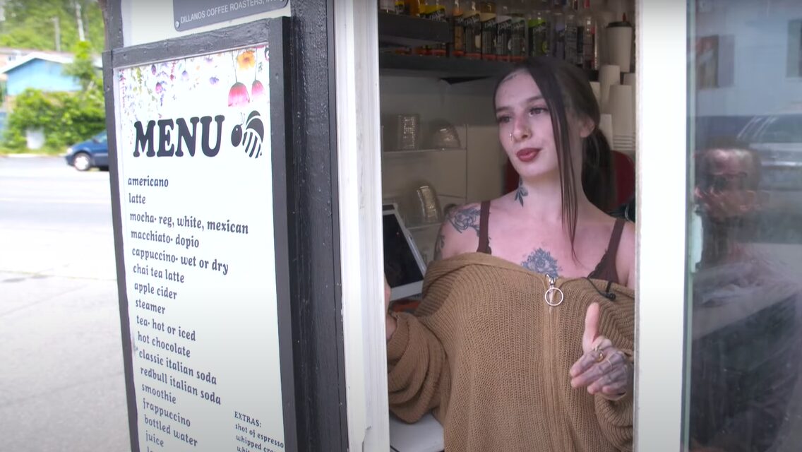 Young Barista Smashes Customer’s Windshield with a Hammer — People Praise Her after Finding out Why She Did It
