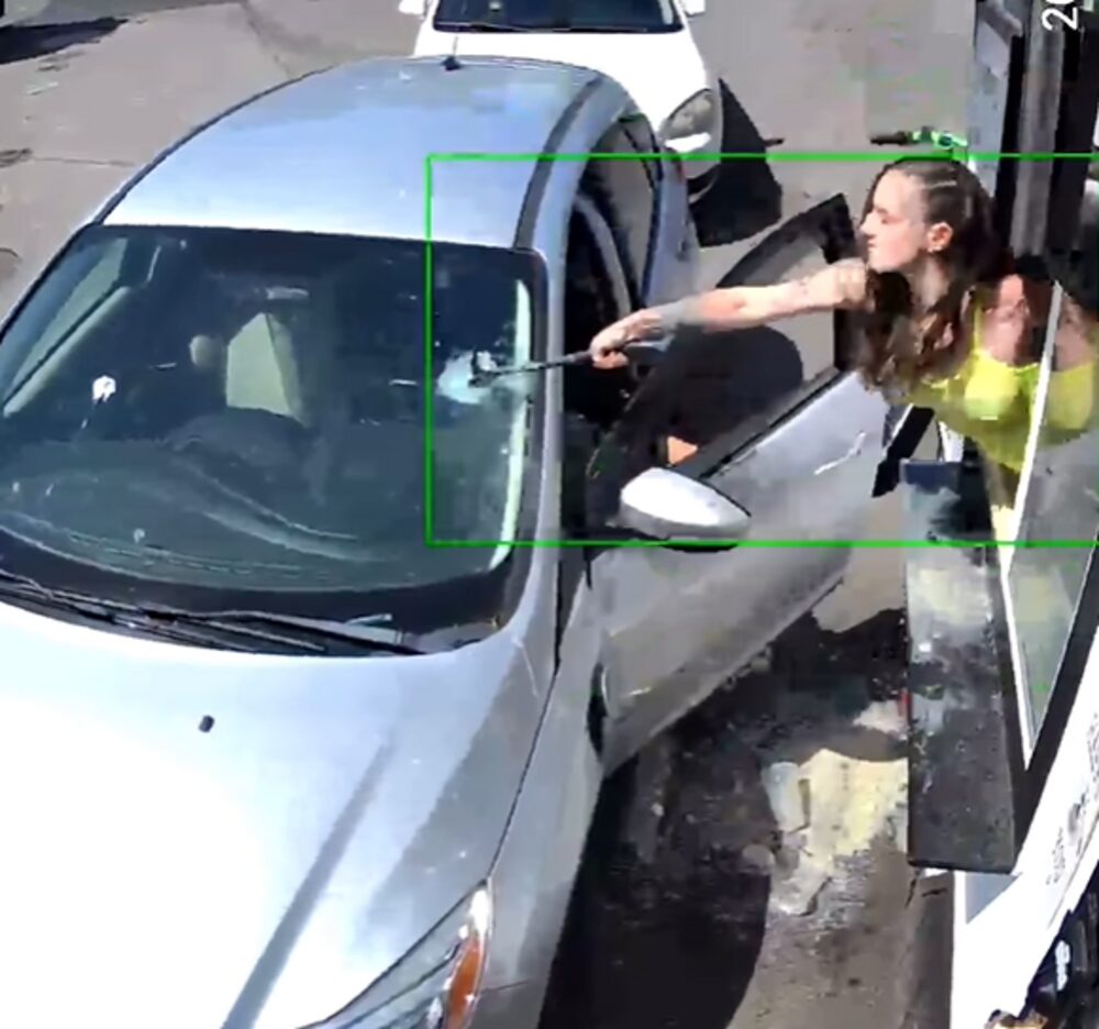 Young Barista Smashes Customer’s Windshield with a Hammer — People Praise Her after Finding out Why She Did It