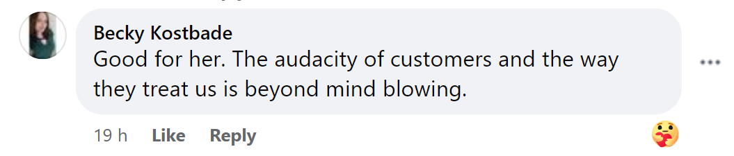 Young Barista Smashes Customer’s Windshield with a Hammer — People Praise Her after Finding out Why She Did It
