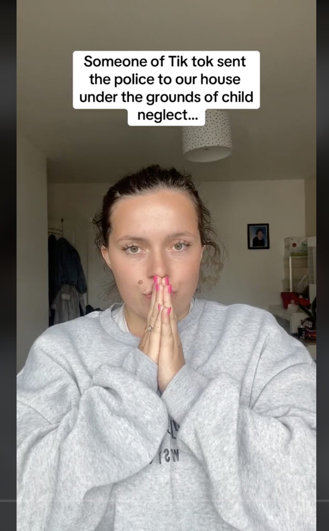 Mom of 4 Faces Police in Her Home after Her Videos Go Viral — People Rally in Her Defense