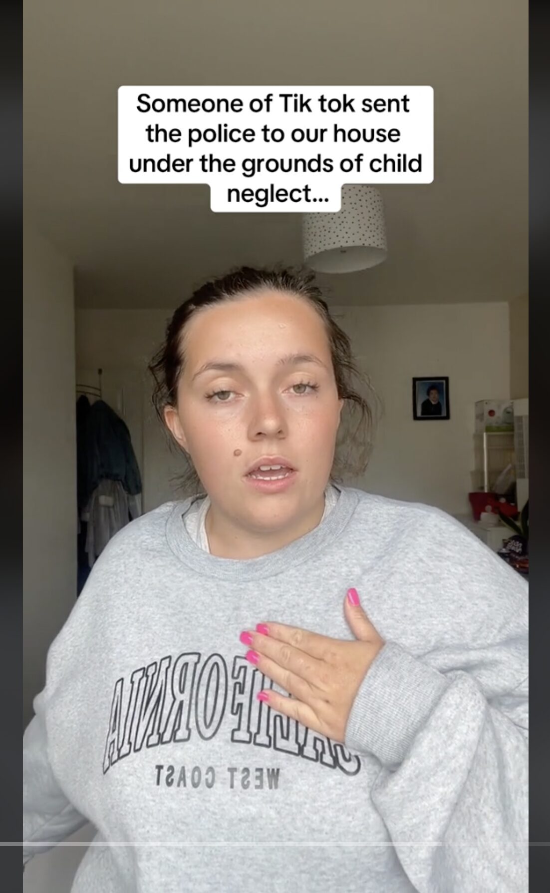 Mom of 4 Faces Police in Her Home after Her Videos Go Viral — People Rally in Her Defense