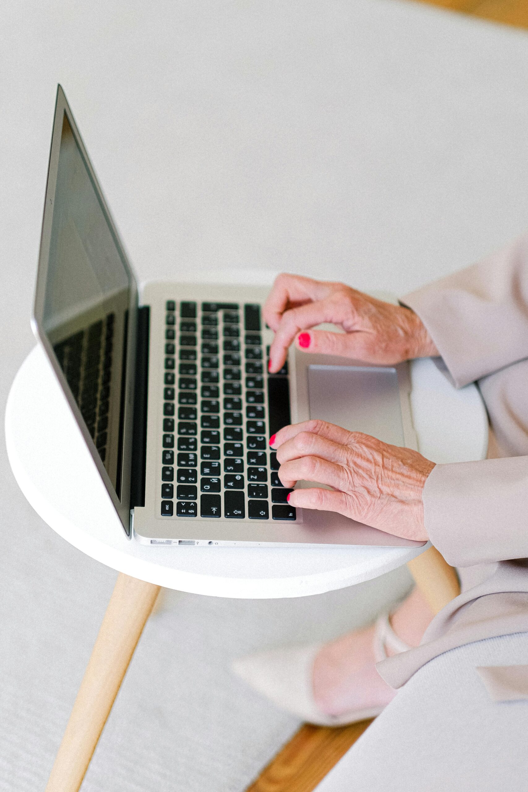 My Grandma Sat in Front of the Laptop Like This for Weeks — If Only I Knew What She Was Doing There